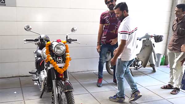 ಗಂಡನಿಗೆ ಸರ್ಪ್ರೈಸ್ ಗಿಫ್ಟ್ ನೀಡಿದ ಹೆಂಡತಿ..!