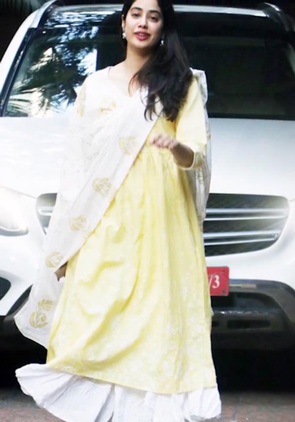 ದುಬಾರಿ ಬೆಲೆಯ ಕಾರು ಖರೀದಿಸಿದ ಜಾಹ್ನವಿ ಕಪೂರ್