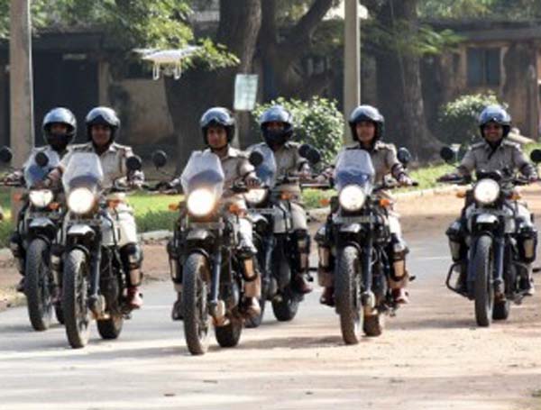 ಮಹಿಳಾ ಸುರಕ್ಷತೆ ಬಗ್ಗೆ ಜಾಗೃತಿ ಮೂಡಿಸಲು ಬೆಂಗಳೂರು ಲೇಡಿ ಪೊಲೀಸರ ಬುಲೆಟ್ ರ್ಯಾಲಿ