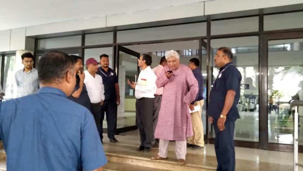 ಚಿತ್ರನಟಿ ಕಾರು ಚಾಲಕನ ವಿರುದ್ಧ ಎಫ್ಐಆರ್ ದಾಖಲಿಸಿದ ಲಾರಿ ಡ್ರೈವರ್..!