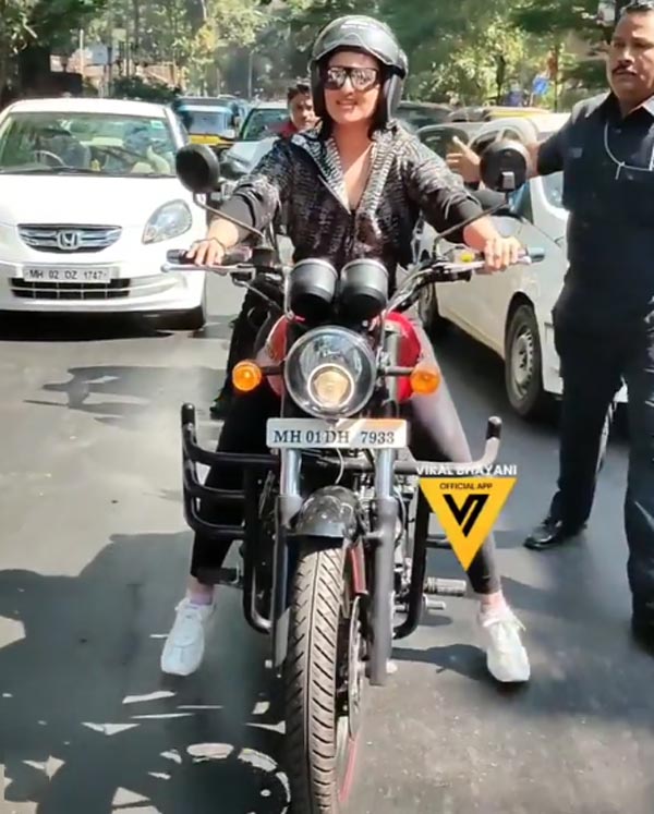 ರಾಯಲ್ ಎನ್ಫೀಲ್ಡ್ ಬೈಕ್ ಚಾಲನೆ ಮಾಡಿದ ನಟಿ ಸೋನಾಕ್ಷಿ ಸಿನ್ಹಾ