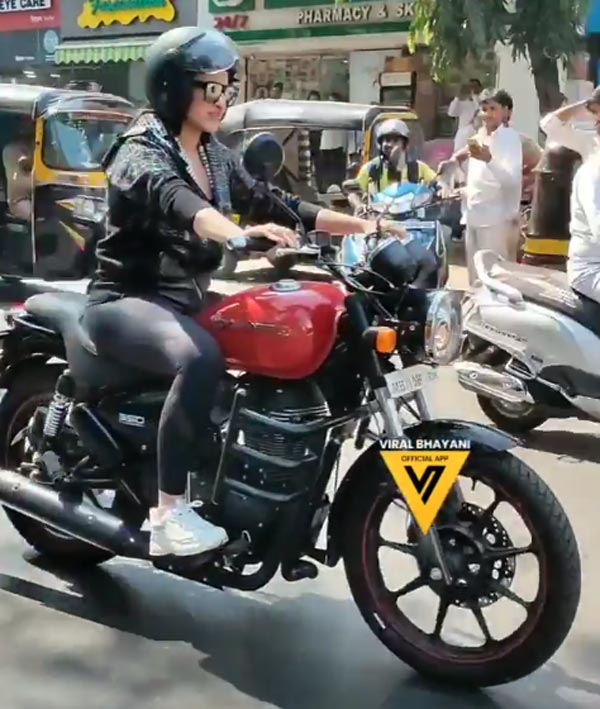 ರಾಯಲ್ ಎನ್ಫೀಲ್ಡ್ ಬೈಕ್ ಚಾಲನೆ ಮಾಡಿದ ನಟಿ ಸೋನಾಕ್ಷಿ ಸಿನ್ಹಾ