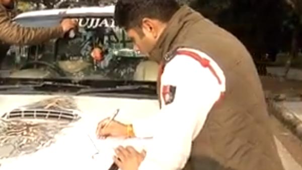 ವಾಹನ ಸವಾರರೇ ಸ್ಟಿಕ್ಕರ್ ಅಂಟಿಸುವ ಮುನ್ನ ಇತ್ತ ಗಮನಿಸಿ..!