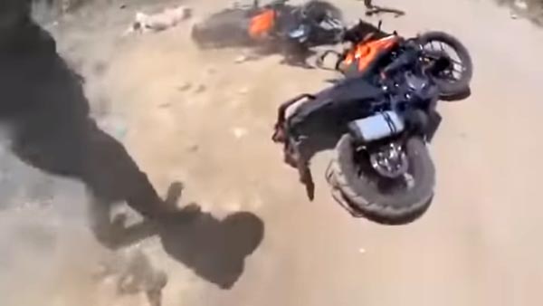 ಆಫ್ ರೋಡ್ ನಲ್ಲಿ ಅಪಘಾತಕ್ಕೀಡಾದ ಹೊಸ ಕೆಟಿಎಂ ಬೈಕ್ ಗಳು