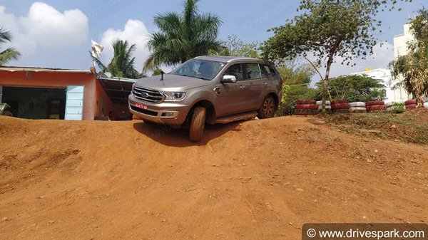 ಆಫ್ ರೋಡ್ ಡ್ರೈವ್: ಹೊಸ ಎಂಜಿನ್ನೊಂದಿಗೆ ಘರ್ಜಿಸಿದ ಬಿಎಸ್ 6 ಫೋರ್ಡ್ ಎಂಡೀವರ್
