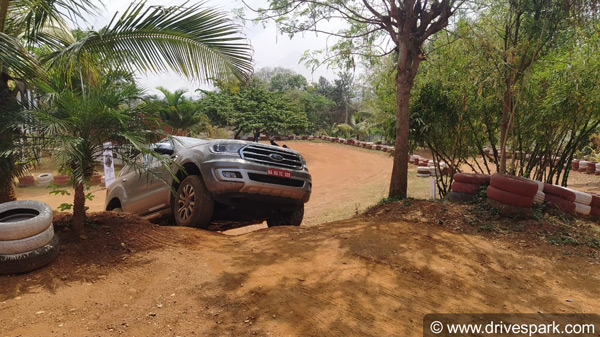 ಆಫ್ ರೋಡ್ ಡ್ರೈವ್: ಹೊಸ ಎಂಜಿನ್ನೊಂದಿಗೆ ಘರ್ಜಿಸಿದ ಬಿಎಸ್ 6 ಫೋರ್ಡ್ ಎಂಡೀವರ್