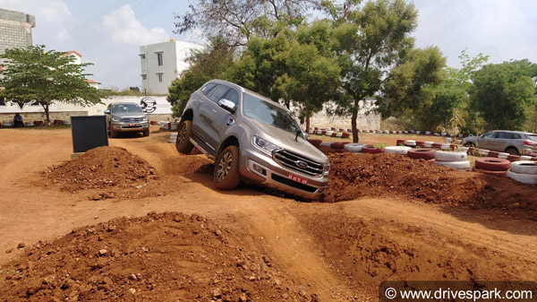 ಆಫ್ ರೋಡ್ ಡ್ರೈವ್: ಹೊಸ ಎಂಜಿನ್ನೊಂದಿಗೆ ಘರ್ಜಿಸಿದ ಬಿಎಸ್ 6 ಫೋರ್ಡ್ ಎಂಡೀವರ್