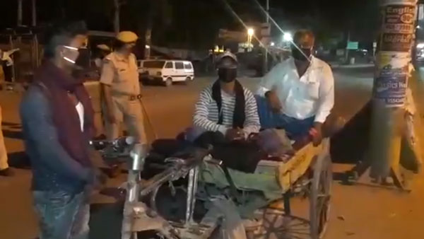 ಮನೆಗೆ ತೆರಳಲು ಬಸ್ ಸಿಗದೆ ಈ ಕೂಲಿ ಕಾರ್ಮಿಕರು ಕೊನೆಗೆ ಮಾಡಿದ್ದೇನು ಗೊತ್ತಾ?