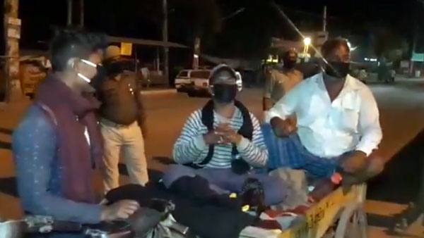 ಮನೆಗೆ ತೆರಳಲು ಬಸ್ ಸಿಗದೆ ಈ ಕೂಲಿ ಕಾರ್ಮಿಕರು ಕೊನೆಗೆ ಮಾಡಿದ್ದೇನು ಗೊತ್ತಾ?