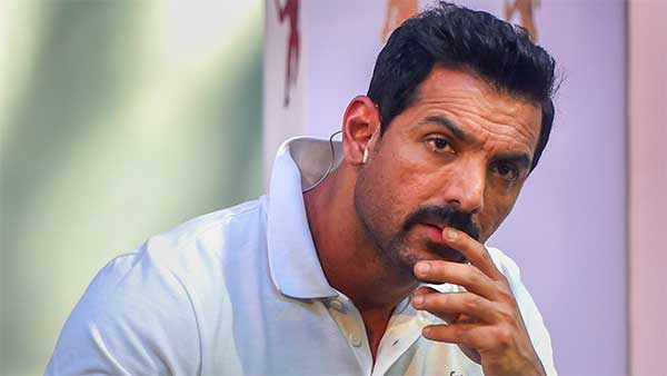 ಸಾಧಾರಣ ಕಾರುಗಳಲ್ಲಿ ಓಡಾಡುವ ಖ್ಯಾತ ನಟರಿವರು..!