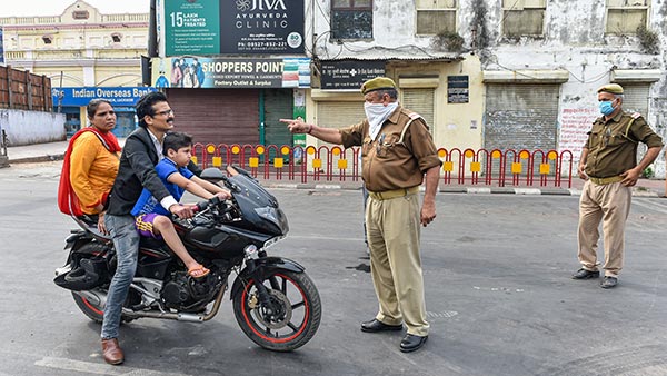 ಲಾಕ್ ಡೌನ್ ಪಾಲಿಸದವರ ಮೇಲೆ ಬಿತ್ತು ದಂಡ, ದಾಖಲಾಯ್ತು ಎಫ್ಐಆರ್