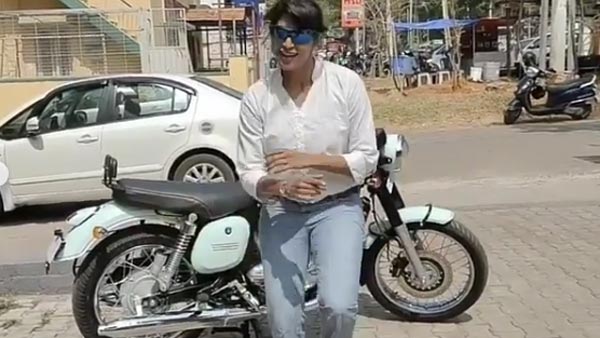 ನೆಚ್ಚಿನ ಜಾವಾ ಬೈಕ್ ಪಡೆದ ಖುಷಿಯಲ್ಲಿ ಕುಣಿದು ಕುಪ್ಪಳಿಸಿದ ಮಹಿಳೆ..!