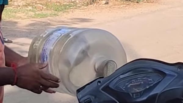 ಸ್ಕೂಟರ್ ಹೆಡ್ಲ್ಯಾಂಪ್ನಲ್ಲಿದ್ದ ಹಾವು ಹೊರಬಂದಿದ್ದು ಹೇಗೆ ಗೊತ್ತಾ?