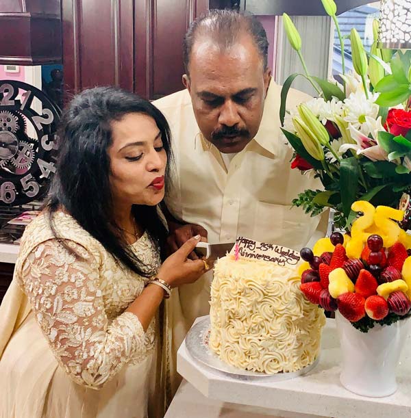 ಪತ್ನಿಗೆ ದುಬಾರಿ ಬೆಲೆಯ ಕಾರು ಗಿಫ್ಟ್ ನೀಡಿದ ಪತಿರಾಯ