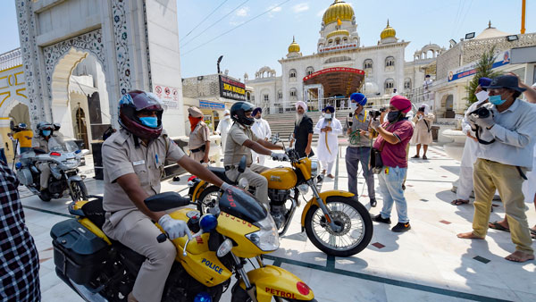 ಕರೋನಾ ವೈರಸ್: ಸೈರನ್ ಮೊಳಗಿಸಿ ಧನ್ಯವಾದ ಸಲ್ಲಿಸಿದ ಪೊಲೀಸರು