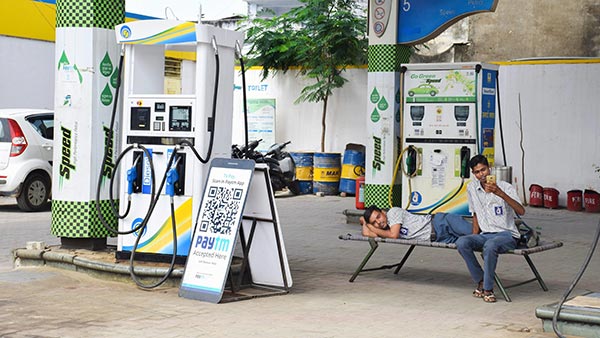 ಕರೋನಾ ವೈರಸ್ ಎಫೆಕ್ಟ್: ಭಾರೀ ಪ್ರಮಾಣದಲ್ಲಿ ಕುಸಿದ ಇಂಧನ ಮಾರಾಟ