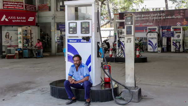 ಕರೋನಾ ವೈರಸ್ ಎಫೆಕ್ಟ್: ಭಾರೀ ಪ್ರಮಾಣದಲ್ಲಿ ಕುಸಿದ ಇಂಧನ ಮಾರಾಟ