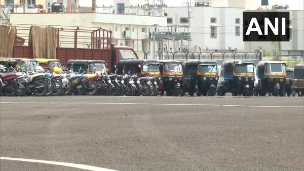 ಪೊಲೀಸರ ವಶದಲ್ಲಿವೆ ಲಾಕ್ಡೌನ್ ನಿಯಮ ಉಲ್ಲಂಘಿಸಿದ 4,200 ವಾಹನಗಳು