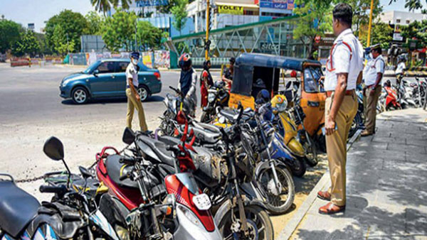 ಪೊಲೀಸರ ವಶದಲ್ಲಿವೆ ಲಾಕ್ಡೌನ್ ನಿಯಮ ಉಲ್ಲಂಘಿಸಿದ 4,200 ವಾಹನಗಳು