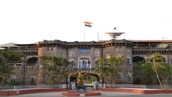 ಲಾಕ್ಡೌನ್ ಉಲ್ಲಂಘನೆ: ಐಷಾರಾಮಿ ಕಾರುಗಳನ್ನು ವಶಪಡಿಸಿಕೊಂಡ ಪೊಲೀಸರು