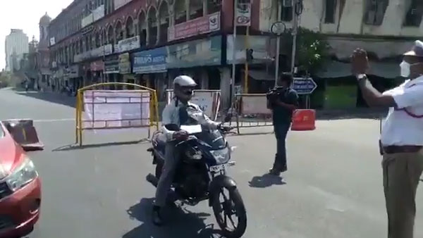 ಲಾಕ್ಡೌನ್ ಉಲ್ಲಂಘಿಸಿ ಹೊರಬಂದ ವಾಹನಗಳಿಗೆ ಬಿತ್ತು ಪೇಂಟ್..!
