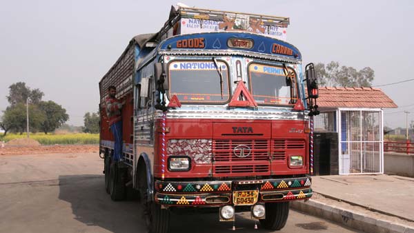 ಕರೋನಾ ವೈರಸ್ ಎಫೆಕ್ಟ್: ಟ್ರಕ್ ಚಾಲನೆ ಮಾಡಲು ಚಾಲಕರೇ ಸಿಗುತ್ತಿಲ್ಲ..!