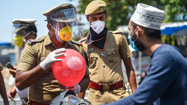 ಲಾಕ್ಡೌನ್ ಸಂಕಷ್ಟ: 47 ದಿನಗಳಿಂದ ಕಾರಿನಲ್ಲೇ ಇವರ ವನವಾಸ