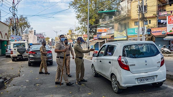 ಲಾಕ್ಡೌನ್ ವೇಳೆ ರೋಗಿಗಳಂತೆ ನಟಿಸಿ ಸಿಕ್ಕಿಬಿದ್ದ ನವ ದಂಪತಿ..!