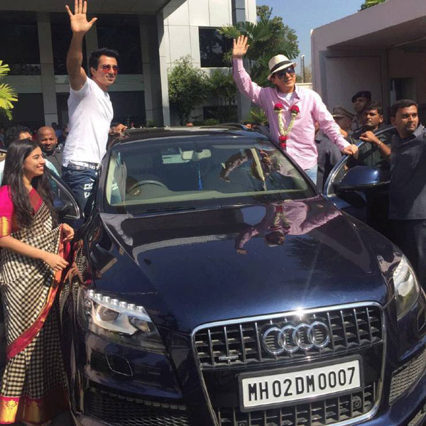 ಸಿನಿಮಾದಲ್ಲಿ ವಿಲನ್, ರಿಯಲ್ ಲೈಫ್ನಲ್ಲಿ ಹೀರೋ ಆದ ಸೋನು ಸೂದ್ ಬಳಿಯಿರುವ ಕಾರುಗಳು