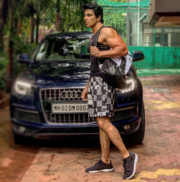 ಸಿನಿಮಾದಲ್ಲಿ ವಿಲನ್, ರಿಯಲ್ ಲೈಫ್ನಲ್ಲಿ ಹೀರೋ ಆದ ಸೋನು ಸೂದ್ ಬಳಿಯಿರುವ ಕಾರುಗಳು