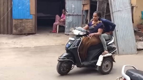 ಲಾಕ್ಡೌನ್ ಎಫೆಕ್ಟ್: ಮಗನನ್ನು ಕರೆತರಲು 1,400 ಕಿ.ಮೀ ಸ್ಕೂಟರ್ ಸವಾರಿ ಮಾಡಿದ ದಿವ್ಯಾಂಗ ಮಹಿಳೆ..!
