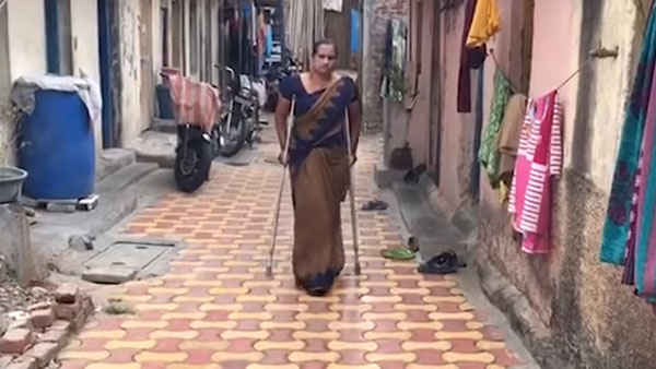 ಲಾಕ್ಡೌನ್ ಎಫೆಕ್ಟ್: ಮಗನನ್ನು ಕರೆತರಲು 1,400 ಕಿ.ಮೀ ಸ್ಕೂಟರ್ ಸವಾರಿ ಮಾಡಿದ ದಿವ್ಯಾಂಗ ಮಹಿಳೆ..!