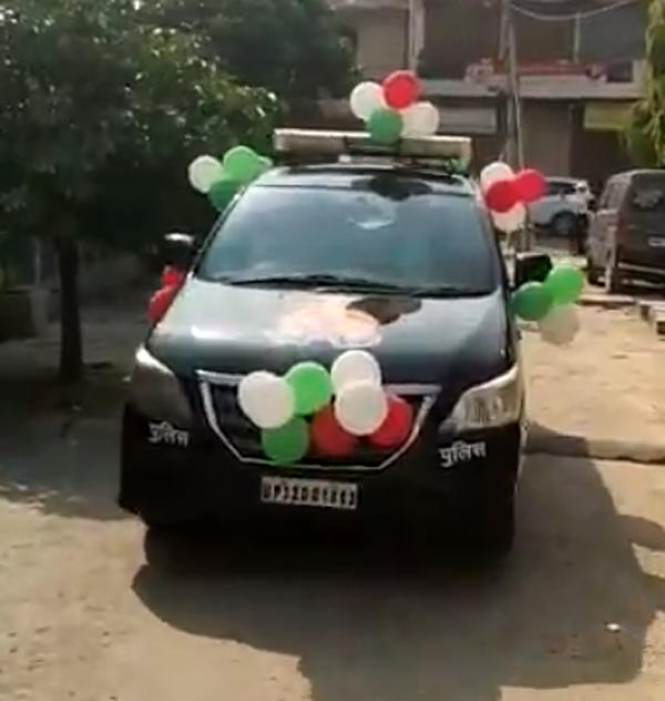 ಲಾಕ್ಡೌನ್ ಎಫೆಕ್ಟ್: ವಿಶಿಷ್ಟ ರೀತಿಯಲ್ಲಿ ಮಗುವಿನ ಹುಟ್ಟುಹಬ್ಬ ಆಚರಿಸಿದ ಪೊಲೀಸರು..!