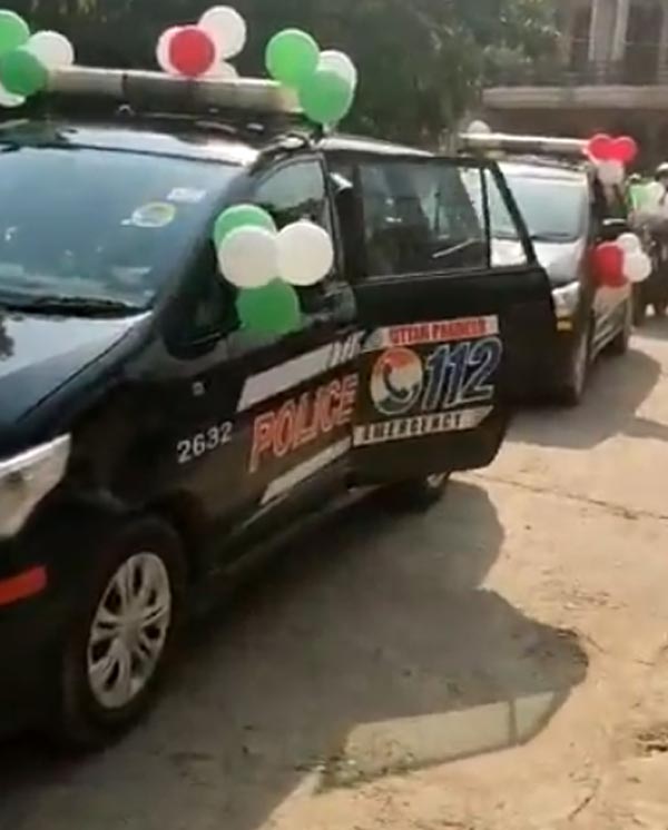 ಲಾಕ್ಡೌನ್ ಎಫೆಕ್ಟ್: ವಿಶಿಷ್ಟ ರೀತಿಯಲ್ಲಿ ಮಗುವಿನ ಹುಟ್ಟುಹಬ್ಬ ಆಚರಿಸಿದ ಪೊಲೀಸರು..!