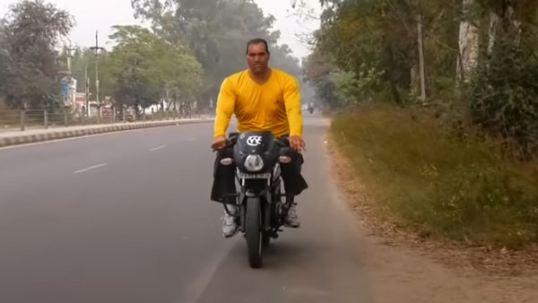 ಖಲಿ ದಿ ಗ್ರೇಟ್ ಮುಂದೆ ಆಟದ ಸಾಮಾನಿನಂತೆ ಕಂಡ ಹೀರೋ ಬೈಕ್..!
