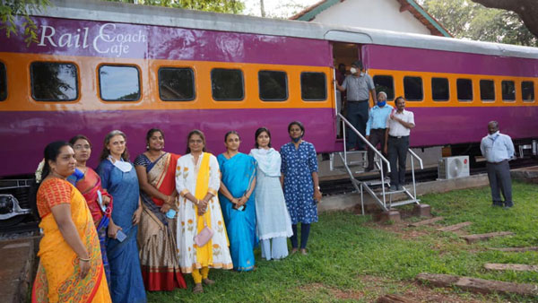 ರೆಸ್ಟೋರೆಂಟ್ನಂತೆ ಮಾಡಿಫೈಗೊಂಡ ರೈಲು ಬೋಗಿ