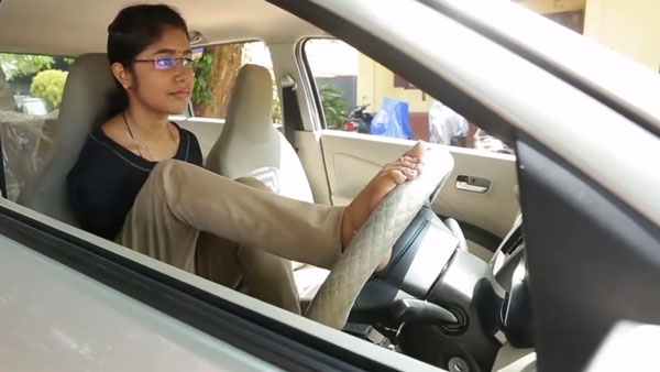 ಕಾಲುಗಳಲ್ಲಿ ಕಾರು ಡ್ರೈವಿಂಗ್: ಮಹಿಳೆಯ ದಿಟ್ಟತನಕ್ಕೆ ಬಹುಪರಾಕ್ ಹೇಳಿದ ಆನಂದ್ ಮಹೀಂದ್ರಾ