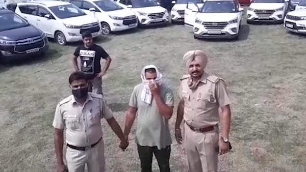 ಕದ್ದ ಕಾರು ಖರೀದಿಸುವವರೇ ಎಚ್ಚರ, ನಿಮ್ಮ ಮನೆ ಮೇಲೂ ನಡೆಯಬಹುದು ಪೊಲೀಸರ ದಾಳಿ