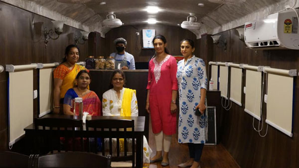 ರೆಸ್ಟೋರೆಂಟ್ನಂತೆ ಮಾಡಿಫೈಗೊಂಡ ರೈಲು ಬೋಗಿ
