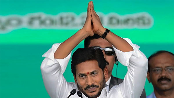 ಒಂದೇ ದಿನದಲ್ಲಿ ಸಾವಿರಕ್ಕೂ ಹೆಚ್ಚು ಆಂಬ್ಯುಲೆನ್ಸ್ ಪಡೆದ ಜಗನ್ ಸರ್ಕಾರ