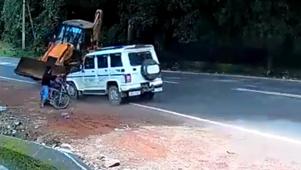 ಬೈಕ್ ಸವಾರನ ಪ್ರಾಣ ಉಳಿಸಿ ಜೀವ ರಕ್ಷಕವಾದ ಮಹೀಂದ್ರಾ ಬೊಲೆರೊ