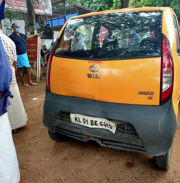 ನ್ಯಾನೋ ಕಾರಿಗೆ ಗುದ್ದಿ ಅಪ್ಪಚ್ಚಿಯಾದ ಹೋಂಡಾ ಸಿಟಿ ಕಾರು