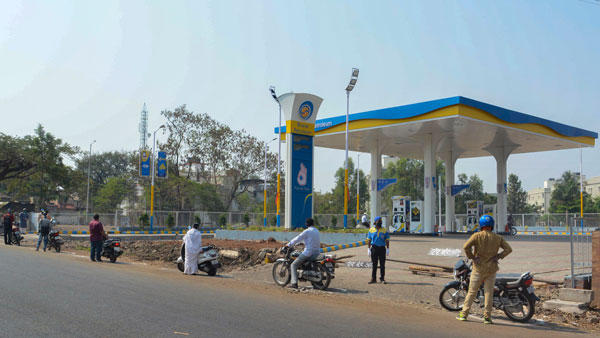 ಮತ್ತೆ ಕುಸಿದ ಪೆಟ್ರೋಲ್ - ಡೀಸೆಲ್ ಮಾರಾಟ
