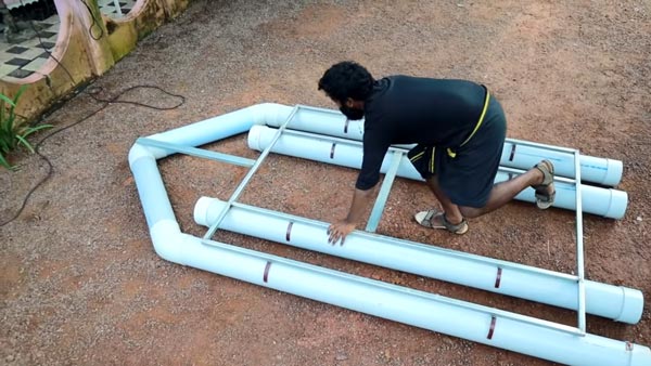 ಪಿವಿಸಿ ಪೈಪ್ನಿಂದಲೇ ತಯಾರಾಯ್ತು ರಿಮೋಟ್ ಕಂಟ್ರೋಲ್ ದೋಣಿ