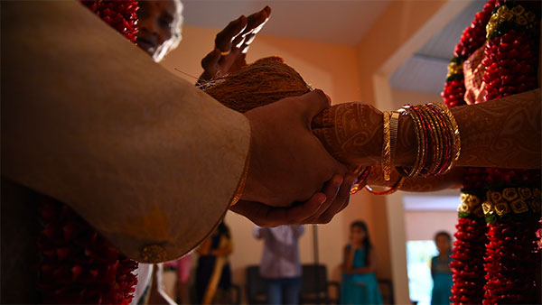 ಮದುವೆ ಮನೆಯಂತೆ ಮಾಡಿಫೈಗೊಂಡ ಲಾರಿ