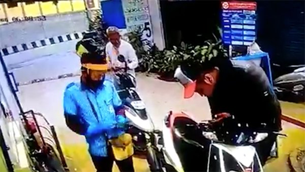 ಪುಕ್ಕಟೆ ಪೆಟ್ರೋಲ್ಗಾಗಿ ಈ ಯುವಕ ಮಾಡಿದ ಮಹಾಮೋಸ ಹೇಗಿದೆ ನೋಡಿ...