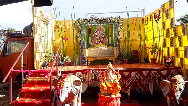 ಮದುವೆ ಮನೆಯಂತೆ ಮಾಡಿಫೈಗೊಂಡ ಲಾರಿ