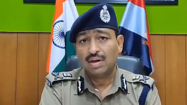 ಬೈಕ್ ಸವಾರನ ಮೇಲೆ ಹಲ್ಲೆ ನಡೆಸಿ ಕ್ರೌರ್ಯ ಮೆರೆದ ಪೊಲೀಸರು