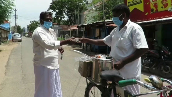 ಕರೋನಾ ವೈರಸ್ ಎಫೆಕ್ಟ್: ಟೀ ಮಾರಾಟಕ್ಕಿಳಿದ ಟ್ಯಾಕ್ಸಿ ಮಾಲೀಕ