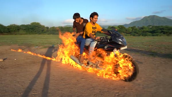 ಯೂಟ್ಯೂಬ್ ಲೈಕ್ ಗಿಟ್ಟಿಸಲು ಹುಚ್ಚು ಸಾಹಸಕ್ಕೆ ಕೈ ಹಾಕಿದ ಯುವಕರು